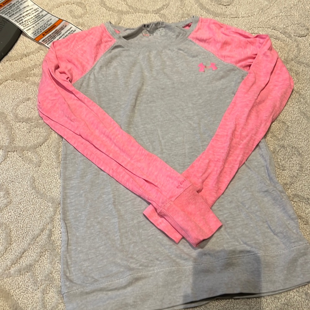 2 under Armour long sleeve tees. One is special edition ( pink) sold as bundle.